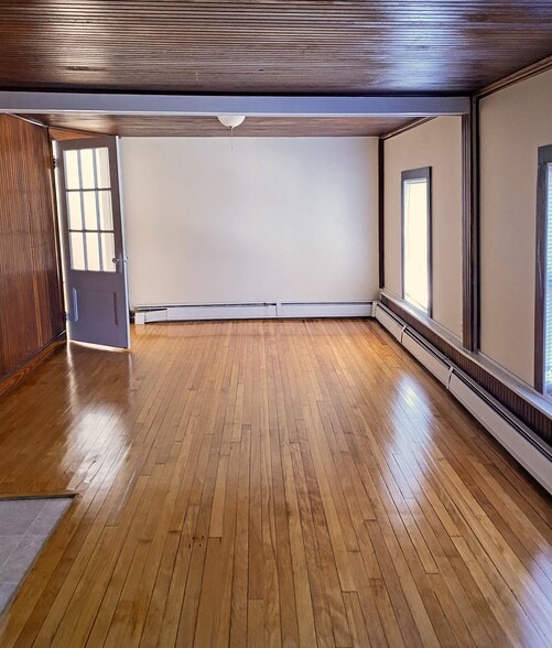 Main Bedroom - 57 Henry Ave