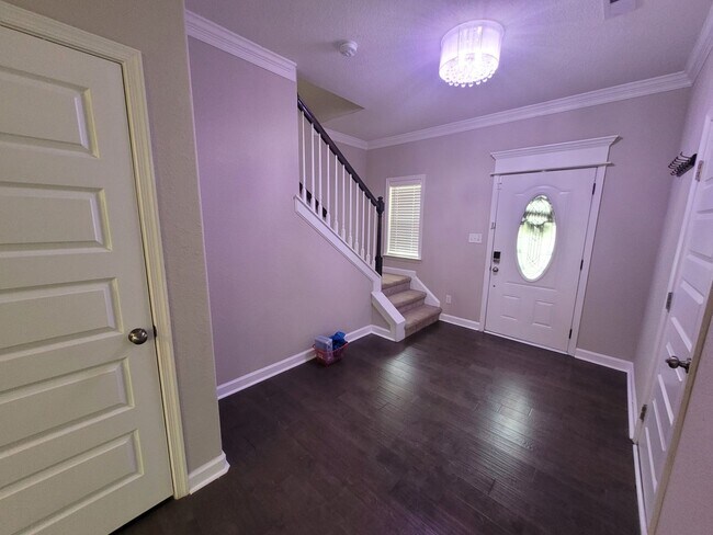 Building Photo - Beautiful 4 Bedroom, 2.5 Bath Home