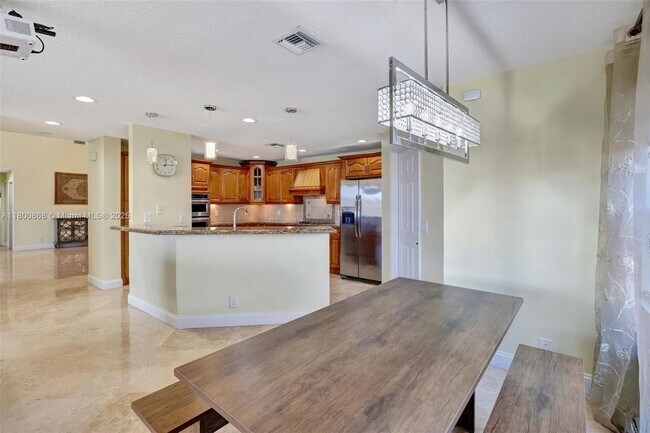 Building Photo - 10425 Bermuda Dr