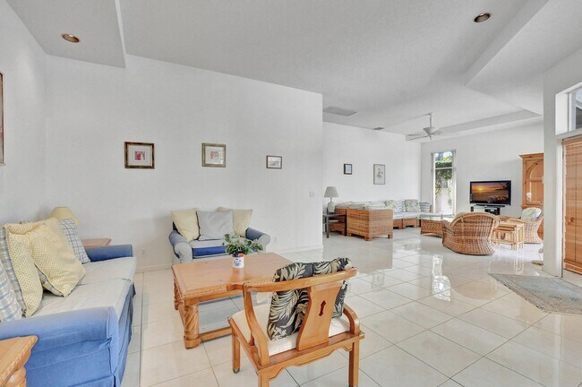 Building Photo - 23088 Via Stel