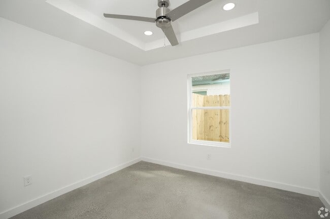 Building Photo - 605 Sapphire Ave