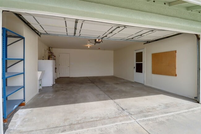 Building Photo - 9440 E Towago Dr