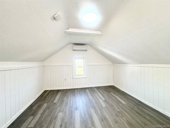 Building Photo - 66 Kenmore Rd