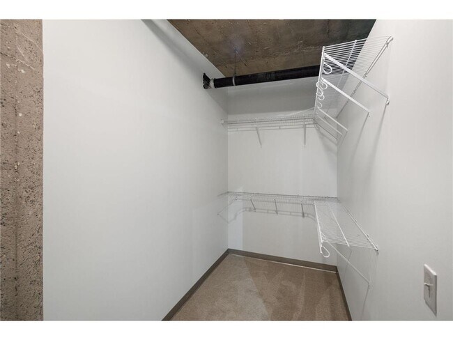 Building Photo - 521 S 7th St