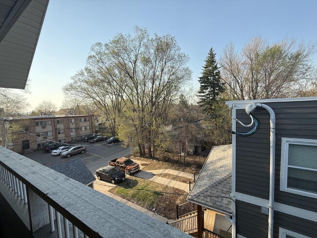 Building Photo - Prime Location Giant four-bed two-bath off Greenway in Longfellow!