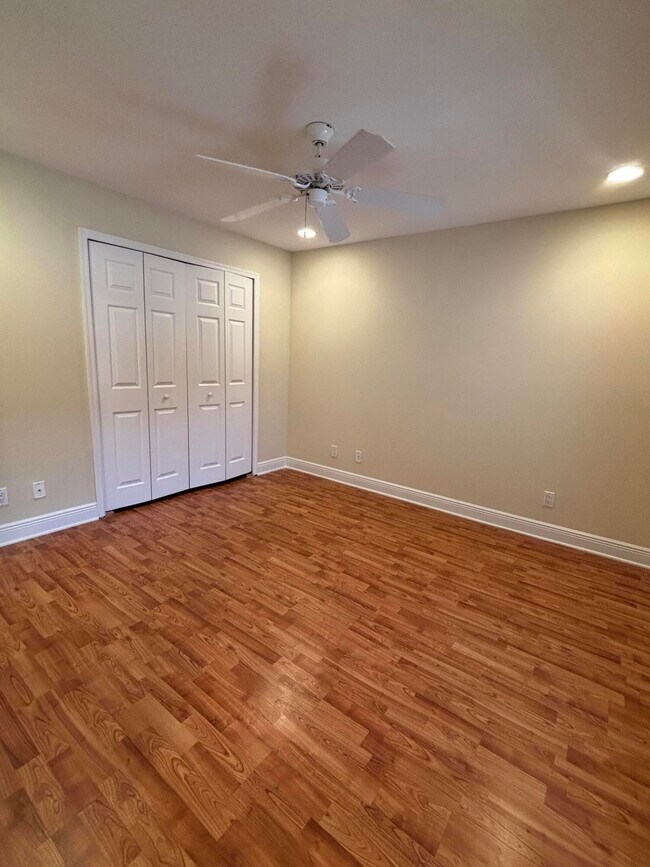 Building Photo - 10100 Larkspur Ln