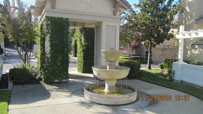 Building Photo - Beautiful Granite Bay Home in Gated Community