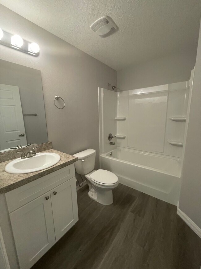 Building Photo - Brand-New 3BR/2BA Home in Ocala – Modern L...