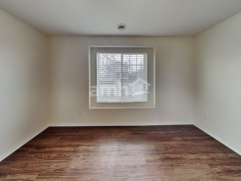 Building Photo - 10062 W Rustica St