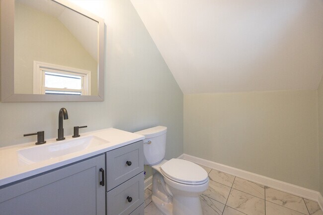 Building Photo - 584 Mt Hope St