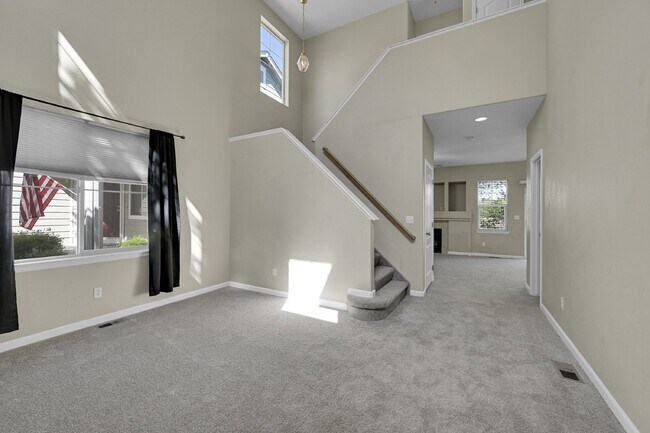 Building Photo - $2,150 - 4 Bed,2.5 Bathroom Home  in Color...