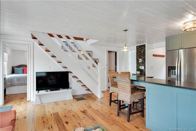 Building Photo - 11A Cove St