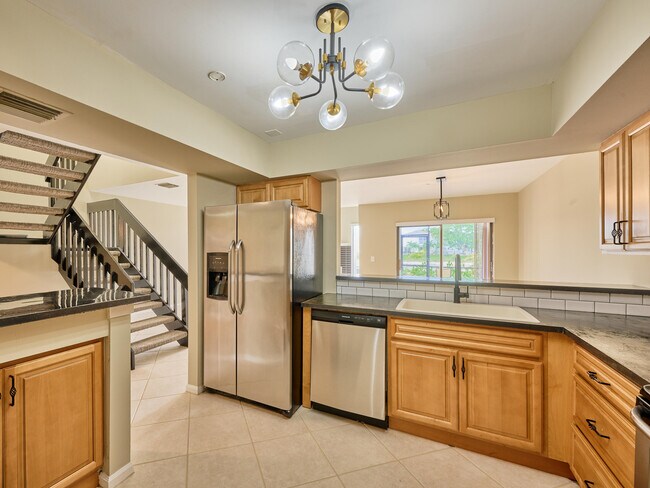 Building Photo - 6040 Glendale Dr