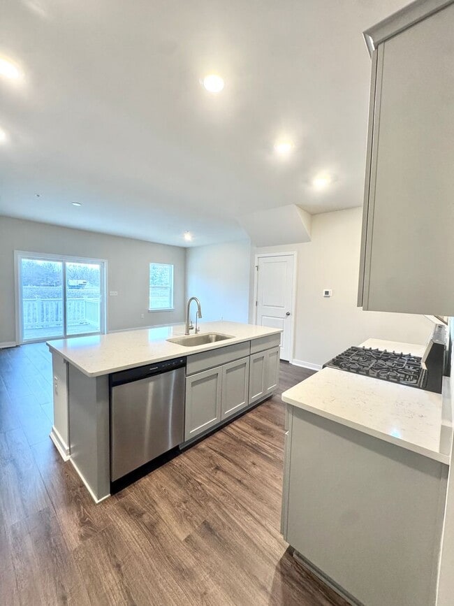 Building Photo - THREE BEDROOM/2.5 BATH TOWNHOME in Southern Lehigh School District