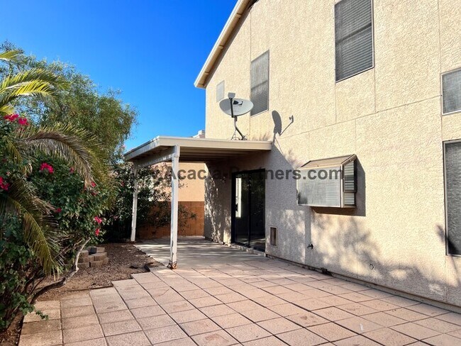 Building Photo - NW Three Bedroom/ 2 1/2 Bath Home