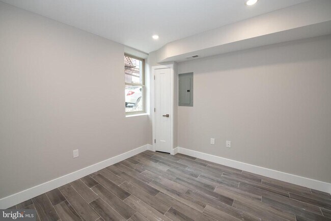 Building Photo - 2213 Emerald St