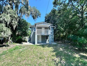 Building Photo - ***ONE MONTH FREE***  Charming 3-Bedroom Home in Jacksonville