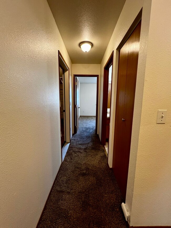 Building Photo - r205