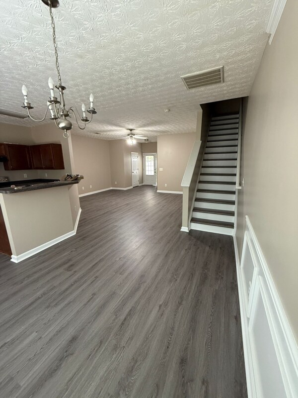 Building Photo - 518 Oakside Pl