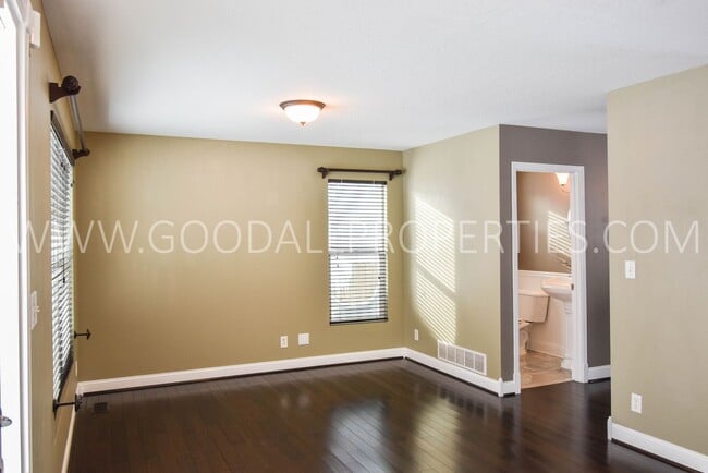 Building Photo - 4 Bedroom 3 Bath Home 3 Car Garage with large fenced in yard in Waukee