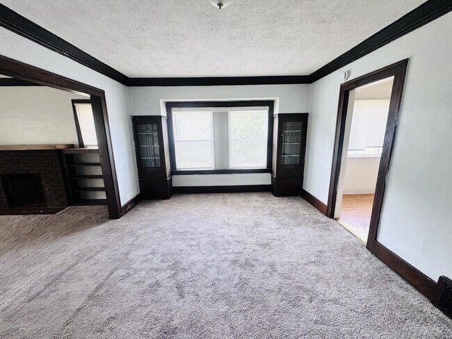 Building Photo - 10916 Parkhurst Dr