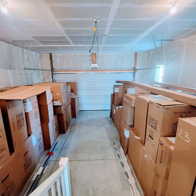 Building Photo - Stunning Townhomes!