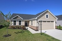 Building Photo - One Level Living With Amenities!