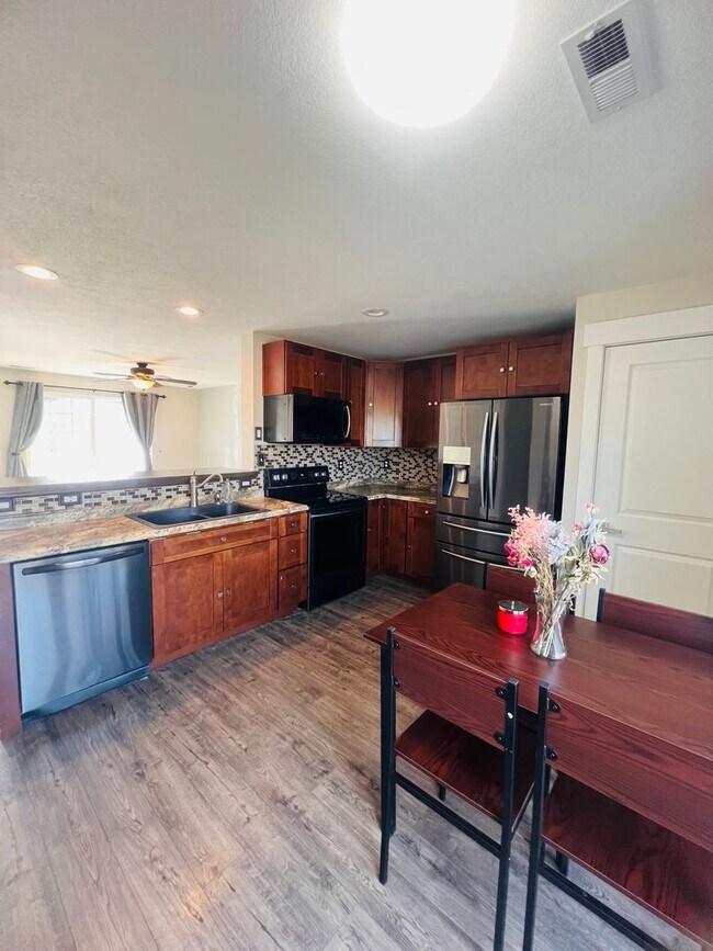 Building Photo - 6150 Rockville Dr