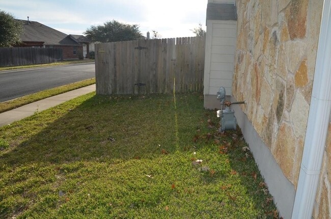 Building Photo - 11201 Dodge Cattle Dr