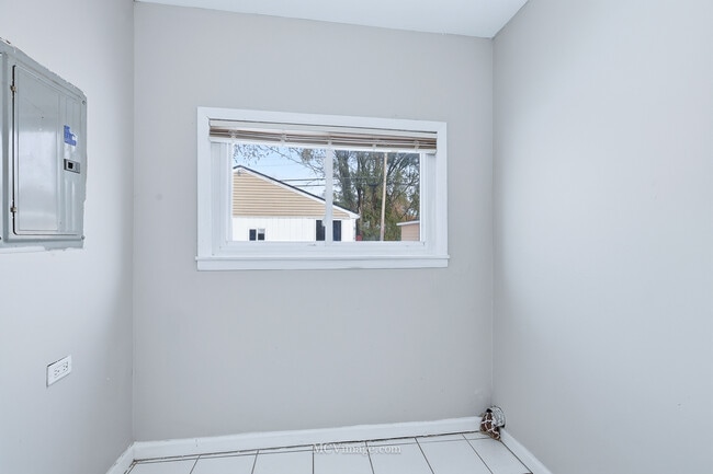 Building Photo - 14631 Kimbark Ave