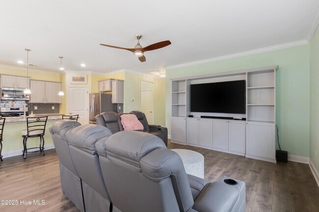 Building Photo - 614 Silos Wy