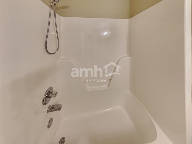 Building Photo - 1403 Bern Dr