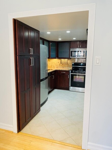 kitchen - 2501 K St NW