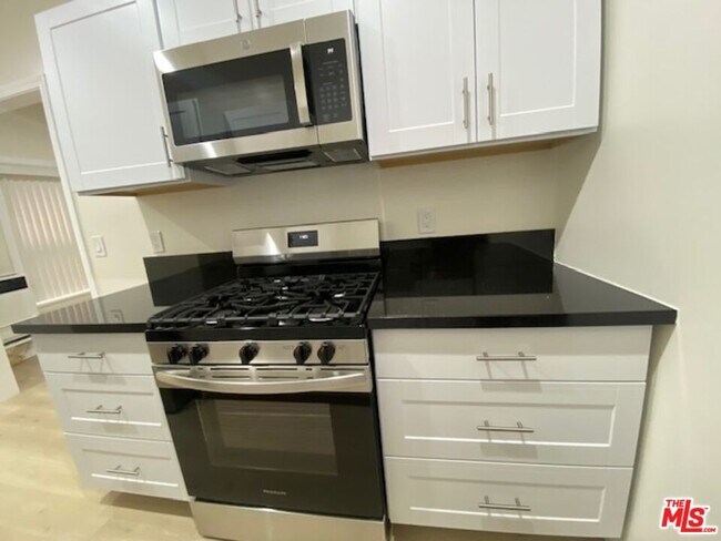 Building Photo - 814 S Hobart Blvd