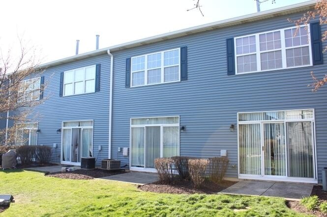 Building Photo - 2410 Oneida Ln
