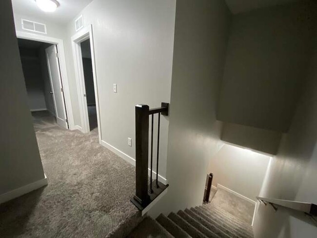 Building Photo - 203 Burr Oak Ct