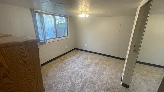 Building Photo - 2342 E 13th St