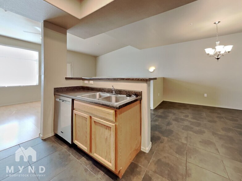 Building Photo - 280 S Evergreen Rd