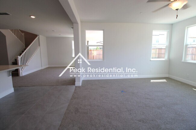 Building Photo - 4 br, 3 bath House - 8200 Triplefin Way