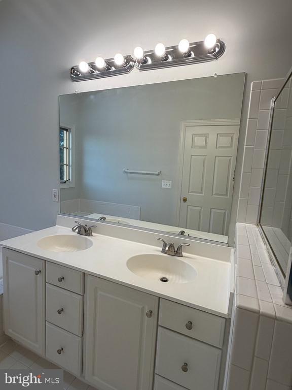 Building Photo - 25352 Herring Creek Dr