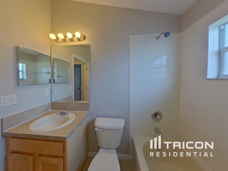 Building Photo - 1421 Emerald Hill Way