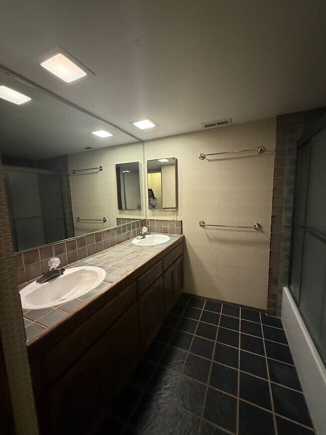 Building Photo - Santa Cruz Townhome Near UCSC! $500 off 1st month!