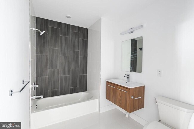 Building Photo - 813 N Broad St