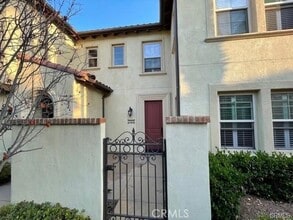 Building Photo - 717 S Casita St