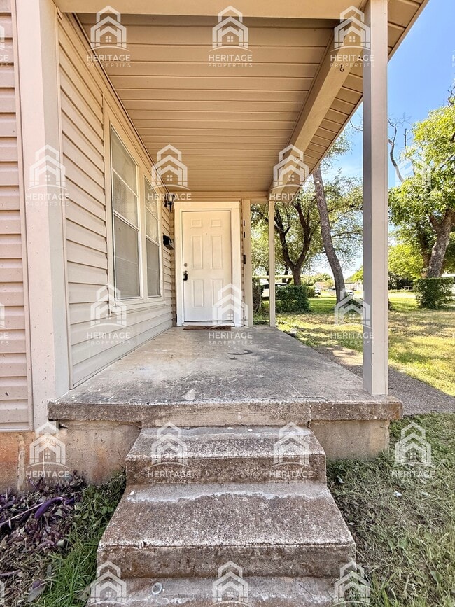 Building Photo - 5809 Kilpatrick Ave