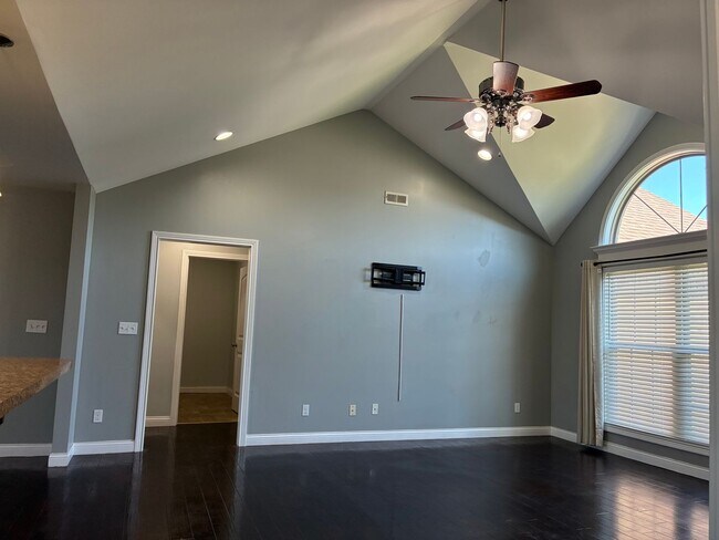 Building Photo - LOCATION LOCATION Location!  Off Joe Prather Hwy 313!