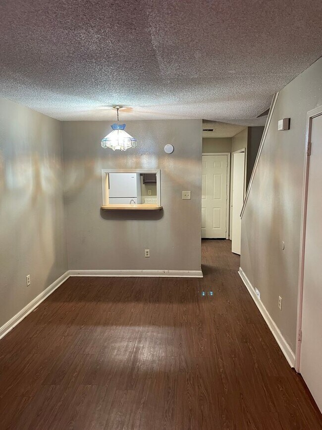 Building Photo - 308 Loire Ave
