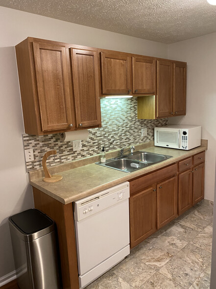 Building Photo - 3021 Birch Row Dr