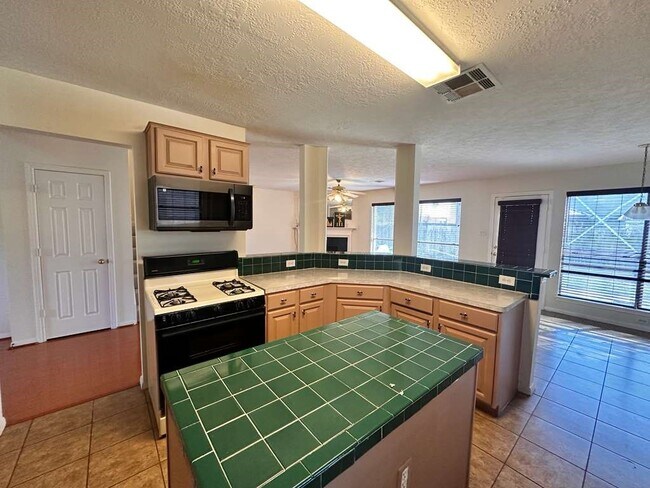 Building Photo - 2203 Nashua Dr