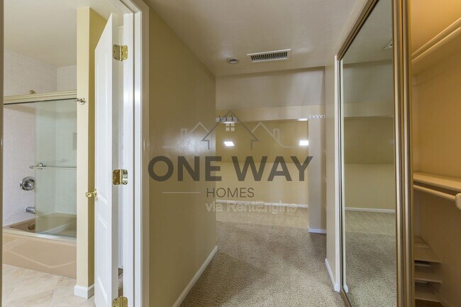 Building Photo - 49 Biltmore Estates Dr